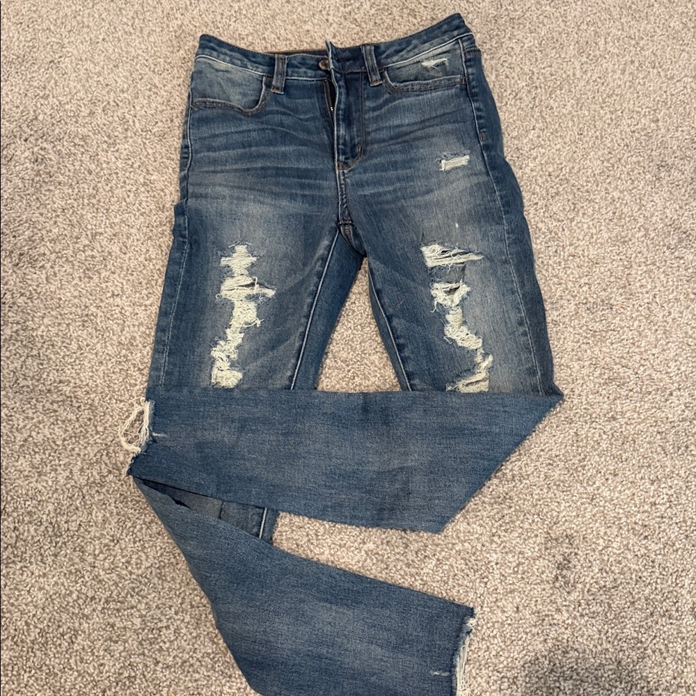 American Eagle Outfitters Distressed/ Ripped Blue Skinny Jeans
NWT